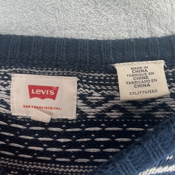 Levi’s Sweater - Picture 3 of 3
